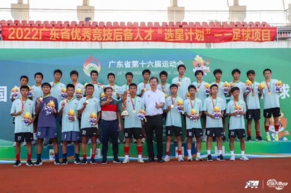 上半场，双方开场阶段旗鼓相当，公牛持续发力打出8-0的攻击波，步行者内外开花回敬14-4的小高潮，次节公牛迅速扳平比分，但此后命中率下降，步行者连中三分重获两位数优势，半场战罢步行者63-52领先。